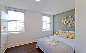 Imperial Corner House-Whitechapel Apartment